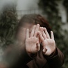 Rzeczniczka praw człowieka: na oczach 17-latki Rosjanie bili i gwałcili jej matkę i siostrę