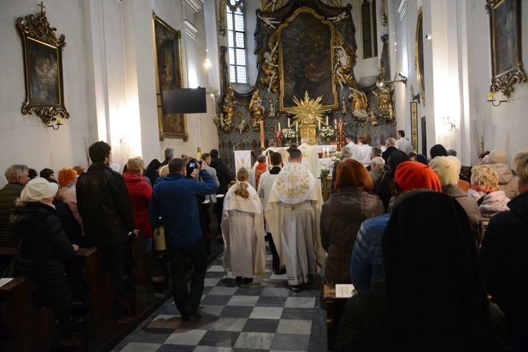 Rozpoczęcie wieczystej adoracji w Opolu