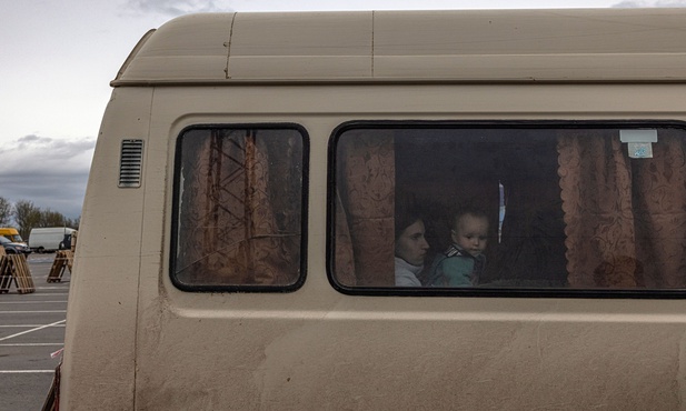 Władze Ukrainy: Rosjanie wywieźli do Władywostoku 90 dzieci z Mariupola 