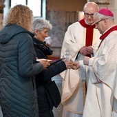 Uczestnicy przygotowali oprawę liturgiczną: czytania, psalm, modlitwę wiernych i procesję z darami.