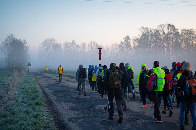 Nocna pielgrzymka "Na przekór" w 2022 r. - część 1