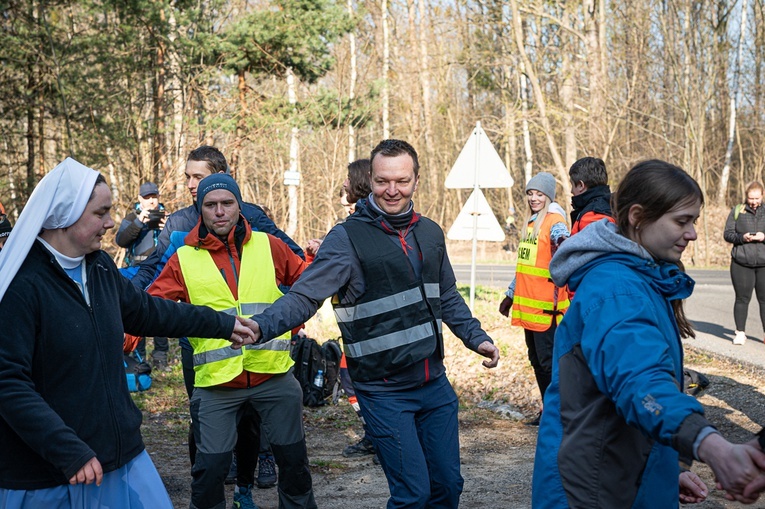 Nocna pielgrzymka "Na przekór" w 2022 r. - część 1