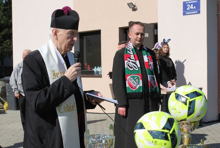 Ks. dziekan Stanisław Czernik i ks. Sebastian Otworowski - dekanalny duszpasterz LSO.