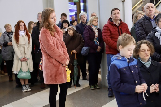 Kraków-Łagiewniki. Msza św. w Niedzielę Miłosierdzia Bożego