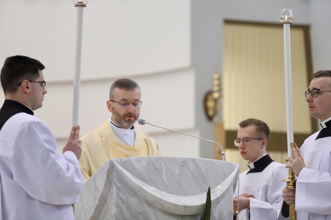 Kraków-Łagiewniki. Msza św. w Niedzielę Miłosierdzia Bożego