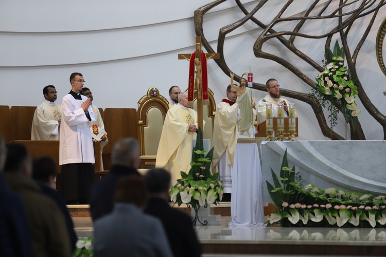 Kraków-Łagiewniki. Msza św. w Niedzielę Miłosierdzia Bożego