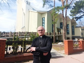  Ks. Krzysztof Krakowiak proboszczem parafii jest od 6 lat. 