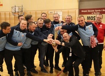 Medaliści mistrzostw Polski księży w futsalu