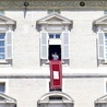 Franciszek w oknie Pałacu Apostolskiego