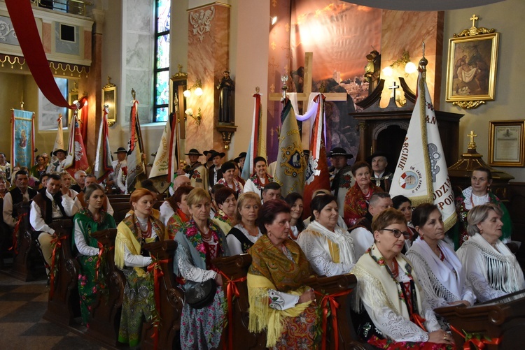 Związek Podhalan w Klikuszowej ze sztandarem 