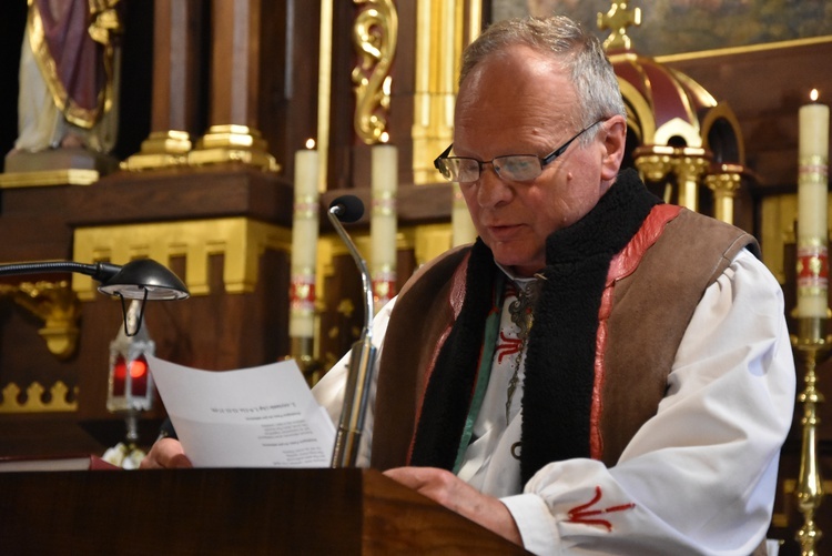 Związek Podhalan w Klikuszowej ze sztandarem 