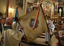 Związek Podhalan w Klikuszowej ze sztandarem 