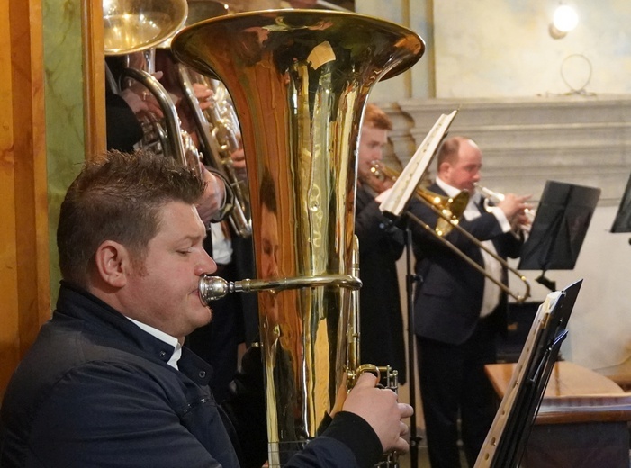 Niedziela Miłosierdzia Bożego w Brzegu. Modlitwa, dar z siebie, muzyka i radość