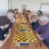 W turnieju zmierzyło się 50 szachistów.