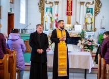 Na zaproszenie ks. kan. Jana Grzelaka (z lewej) modlitwie przewodniczył ks. kmdr Daniel Popowicz.