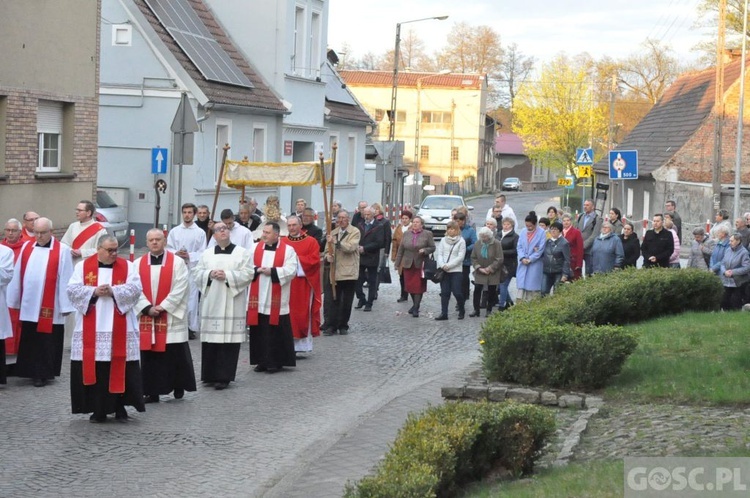 Czerwieńsk. Relikwie patrona w kościele parafialnym