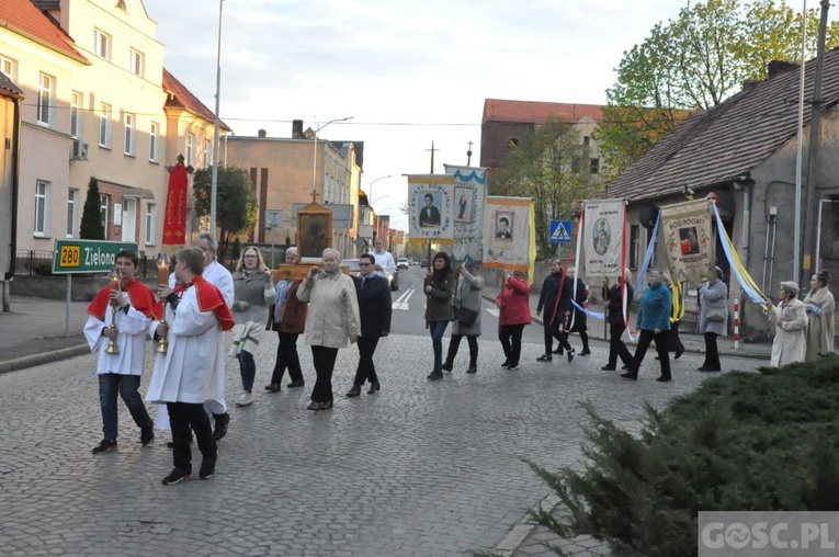 Czerwieńsk. Relikwie patrona w kościele parafialnym
