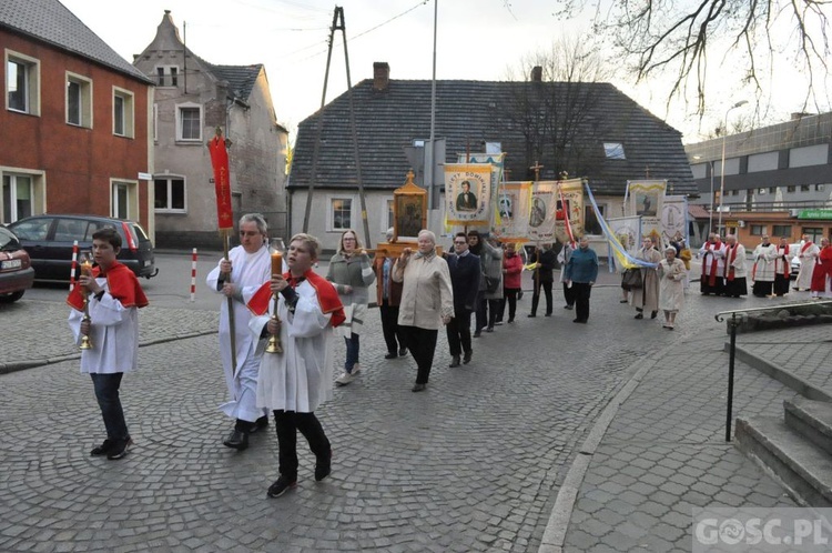 Czerwieńsk. Relikwie patrona w kościele parafialnym