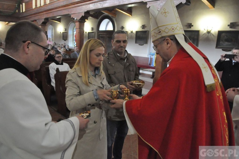 Czerwieńsk. Relikwie patrona w kościele parafialnym
