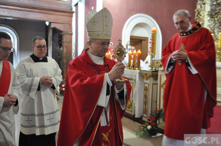 Czerwieńsk. Relikwie patrona w kościele parafialnym