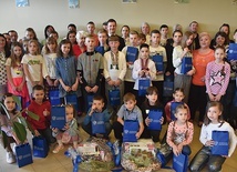 Dzieci z Ukrainy, które mieszkają w Czarnym Dunajcu, otrzymały świąteczne upominki od wojewody małopolskiego Łukasza Kmity.