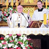 ▲	Mszy św. przewodniczył abp Józef Górzyński.