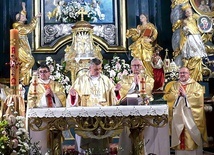 Bp Roman Pindel przewodniczył rocznicowej Mszy Świętej. 