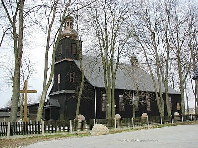 Świątynię wybudowano w 1926 r. w stylu „starozakopiańskim”.