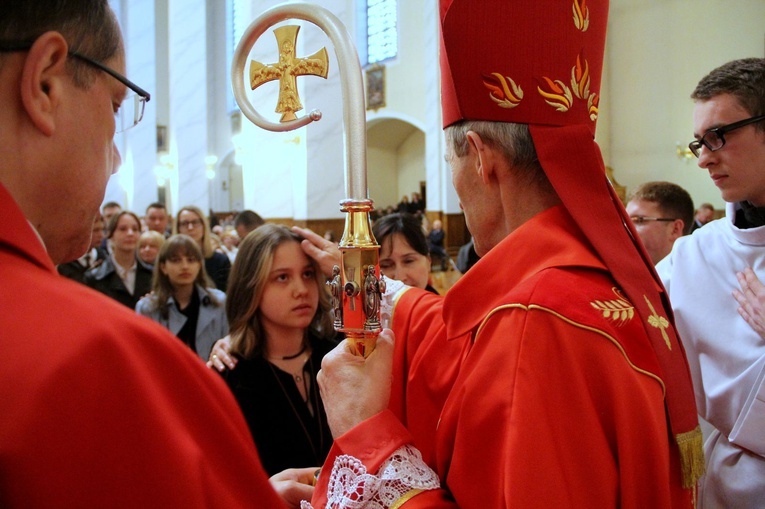 Tarnów. Bierzmowanie w kościele Najświętszego Serca Pana Jezusa 2022