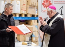 Bp Romuald Kamiński poświęcił nowy magazyn Caritas na Pradze