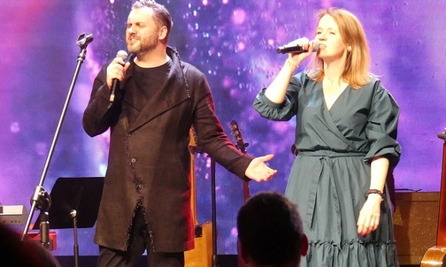 Muzyczni goście Dnia Dobra w BCK - Magda Anioł i Marcin Styczeń.