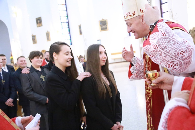 Bierzmowanie młodzieży od Karoliny