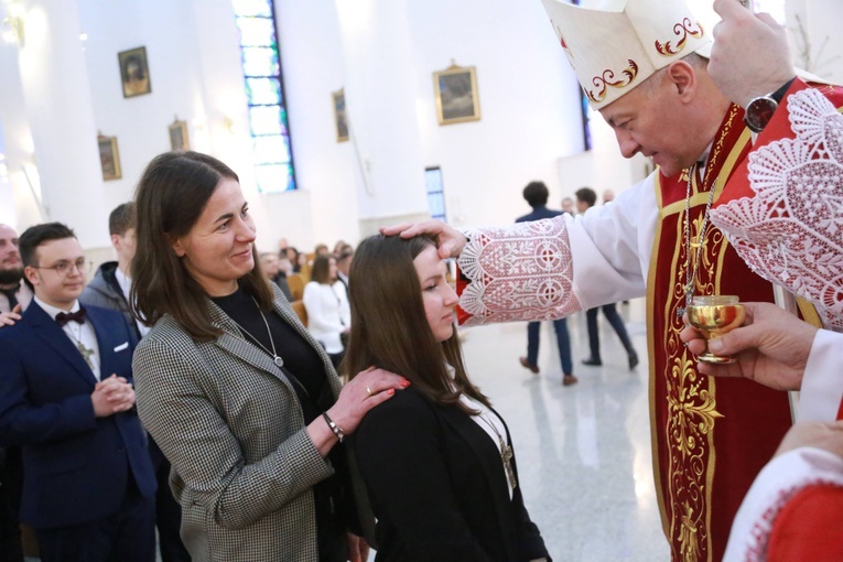 Bierzmowanie młodzieży od Karoliny