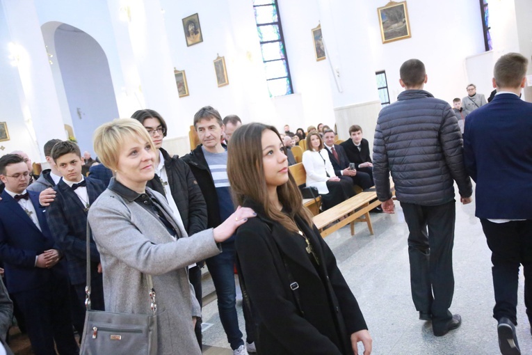 Bierzmowanie młodzieży od Karoliny