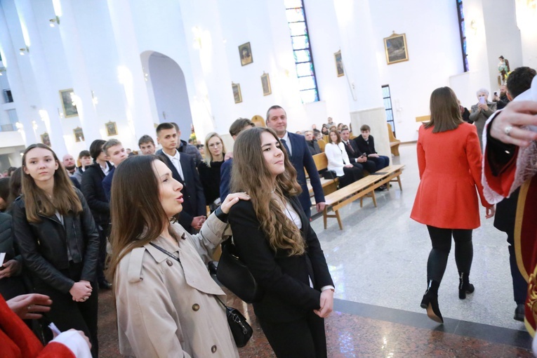 Bierzmowanie młodzieży od Karoliny