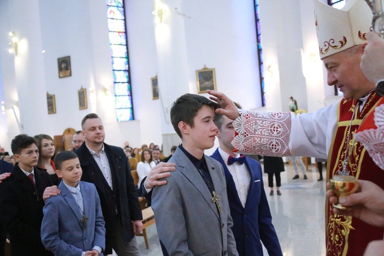 Bierzmowanie młodzieży od Karoliny