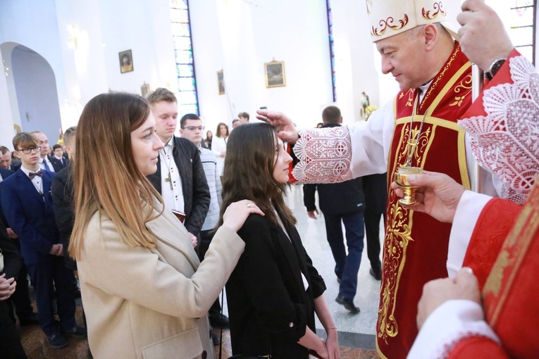 Bierzmowanie młodzieży od Karoliny