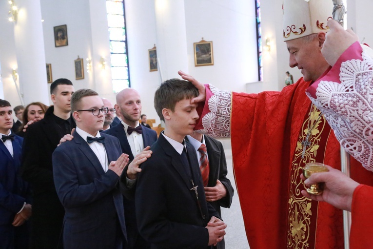 Bierzmowanie młodzieży z Łękawicy, Ładnej i Woli Rzędzińskiej