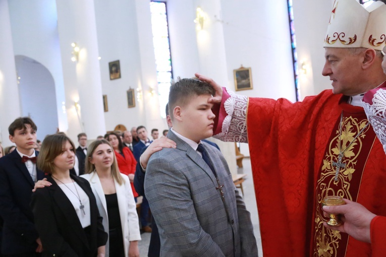 Bierzmowanie młodzieży z Łękawicy, Ładnej i Woli Rzędzińskiej