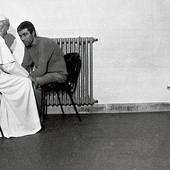 27.12.1983 r. Jan Paweł II odwiedził w celi Mehmeta Ali Ağcę.