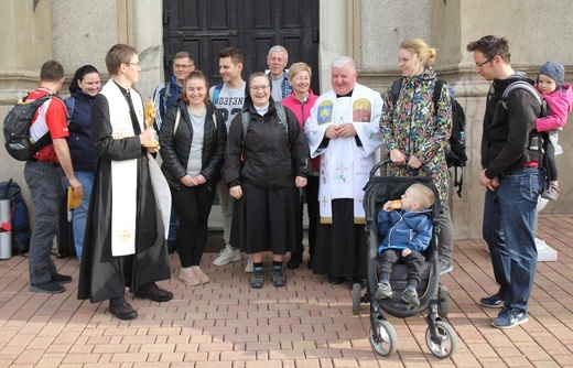 Wilamowice. Pielgrzymi łagiewniccy odebrali relikwie św. Józefa Bilczewskiego