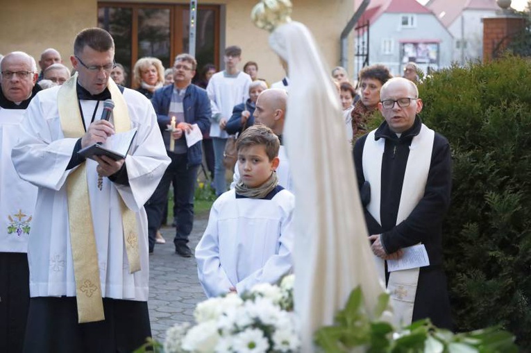 Z Matką Bożą Fatimską po ulicach Pszenna