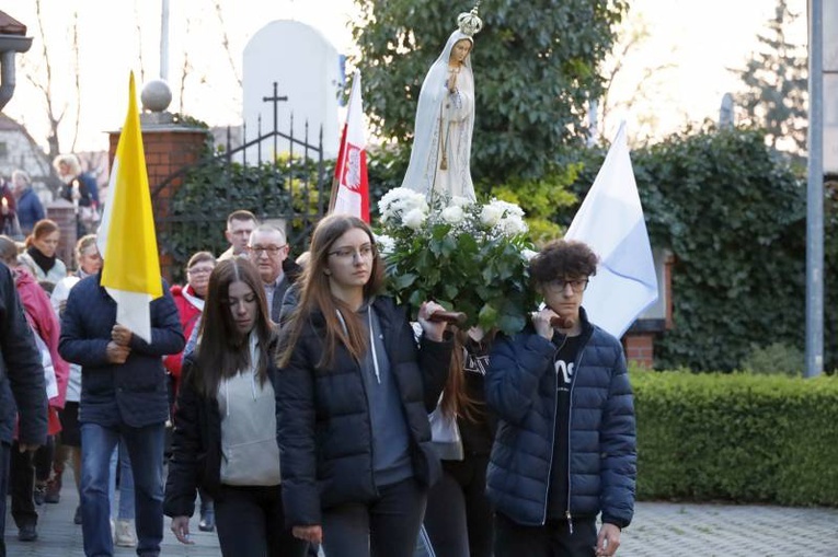 Z Matką Bożą Fatimską po ulicach Pszenna