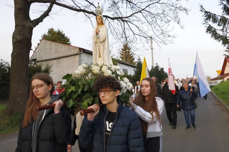 Z Matką Bożą Fatimską po ulicach Pszenna