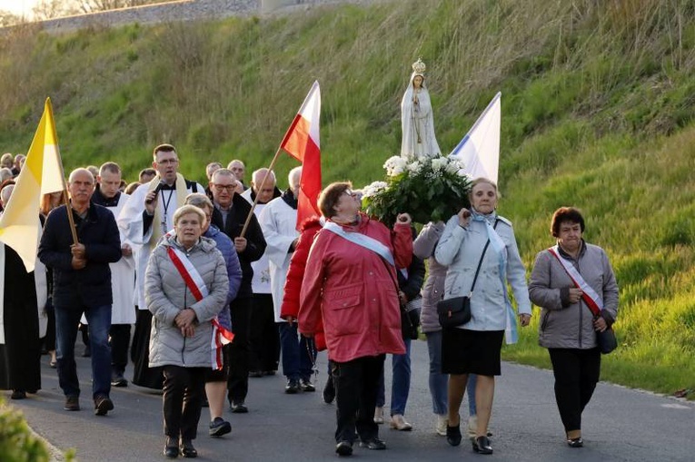 Z Matką Bożą Fatimską po ulicach Pszenna