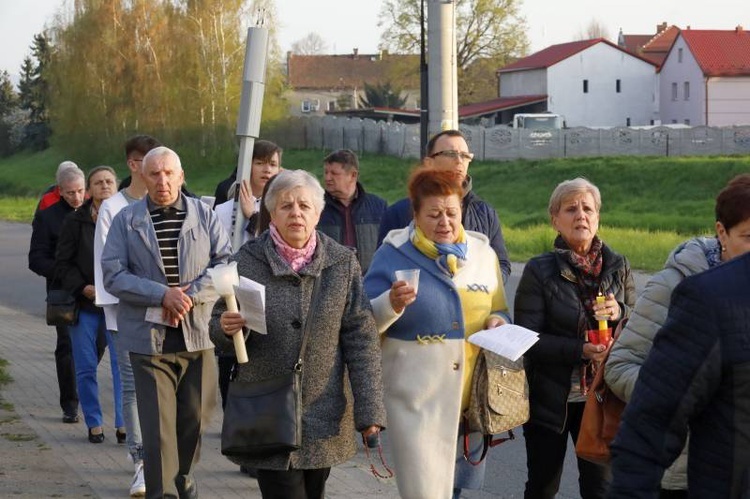 Z Matką Bożą Fatimską po ulicach Pszenna