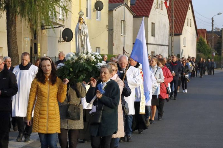 Z Matką Bożą Fatimską po ulicach Pszenna