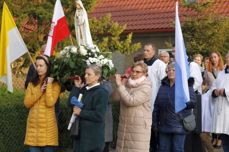 Z Matką Bożą Fatimską po ulicach Pszenna