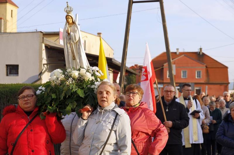 Z Matką Bożą Fatimską po ulicach Pszenna