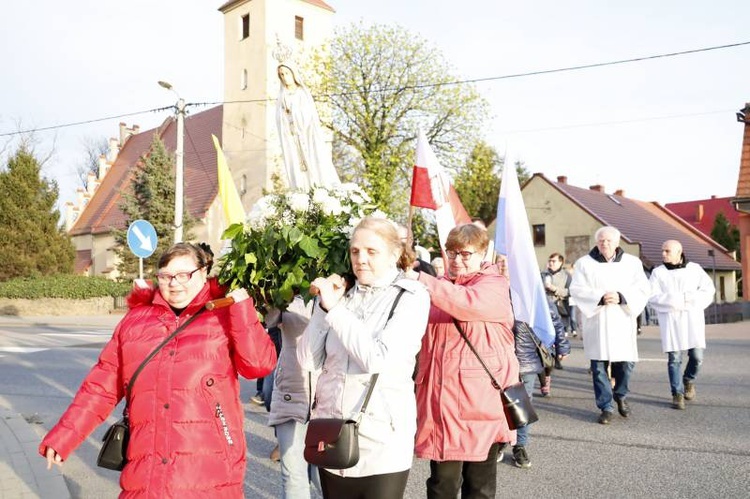 Z Matką Bożą Fatimską po ulicach Pszenna